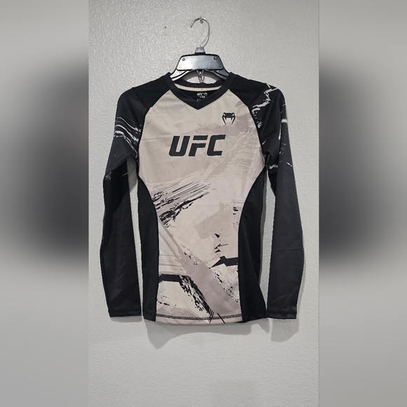 UFC By Venum Womens Long Sleeve Rash Guard Sand Black Medium - Picture 2 of 7